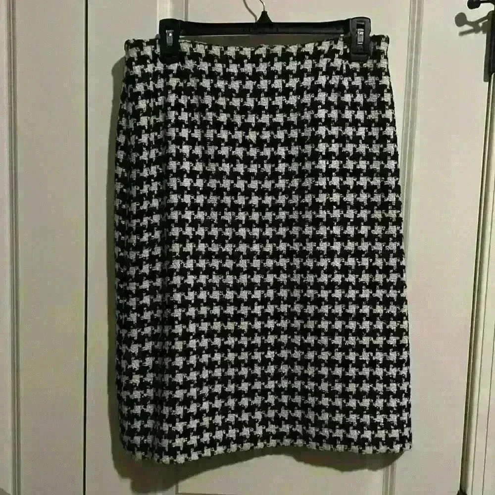 Liz Clairborne Houndstooth Lined Pencil Skirt size 12 petite, classic style!